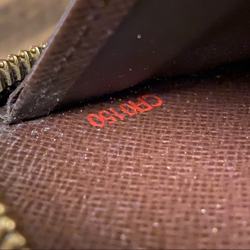 Louis Vuitton Zippy Wallet - Picture 8 of 8